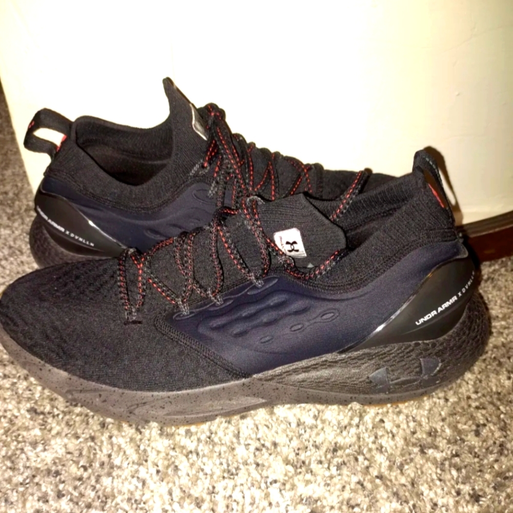 Under Armour Hovr Phantom 2 W/ Built In Tracker.